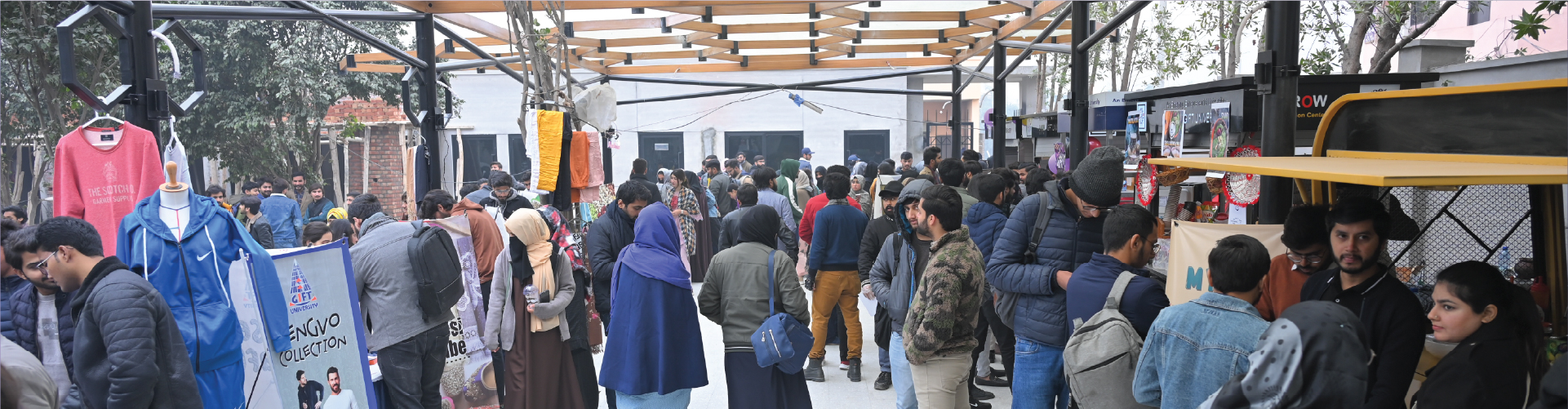 SEAS students at market event